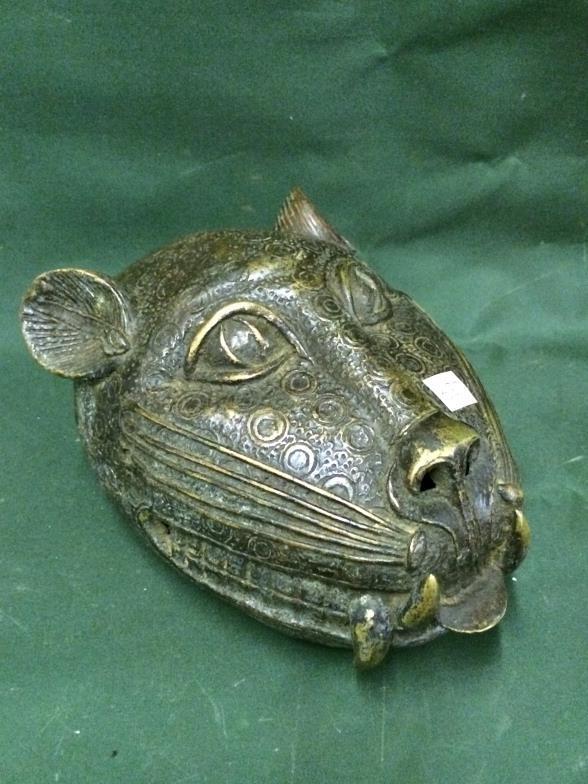 Bronze Benin Leopard Mask, Measures 31 x 20 cm To bid live please visit www.yeovilauctionrooms.com - Image 2 of 2