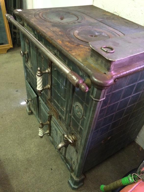 Antique Green  Enamel  Stove To bid live please visit www.yeovilauctionrooms.com - Image 3 of 3