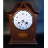 EDWARDIAN MANTLE CLOCK WITH A WHITE ENAMELLED CIRCULAR DIAL ENCLOSING AN EIGHT-DAY MOVEMENT STRIKING