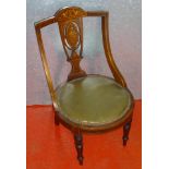 EDWARDIAN INLAID MAHOGANY CHAIR WITH A PIERCED SPLAT BACK AND CIRCULAR SEAT, ON TURNED TAPERING