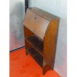 SMALL OAK BUREAU WITH TWO SMALL SHELVES (95.5 x 61 cm)