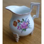 MEISSEN FLORAL AND GILT DECORATED TRI-FOOTED CREAM JUG (h: 9.5cm)