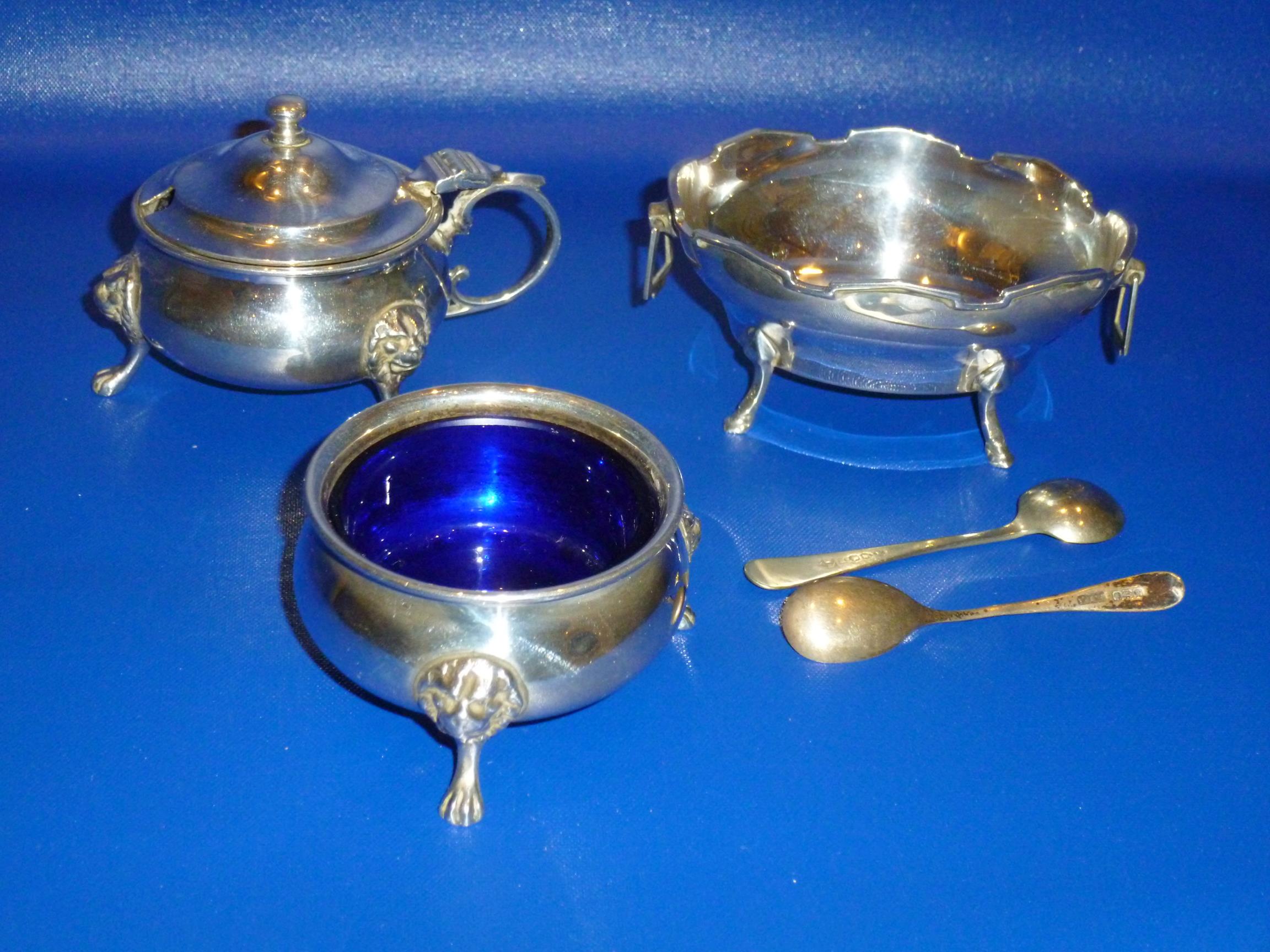 SILVER MUSTARD POT AND SPOON, SILVER SALT (BOTH WITH BLUE GLASS LINERS) TOGETHER WITH A SMALL OVAL - Image 2 of 6