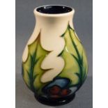 MOORCROFT HOLLY PATTERN VASE DESIGN BY PHILIP GIBSON, DATED 2004 (H: 9.5 cm)