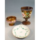 VICTORIAN COPPER LUSTRE GOBLET PAINTED WITH FLOWERS (H: 12.3 cm), COPPER LUSTRE PEDESTAL CIRCULAR