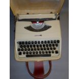 UNDERWOOD 18 PORTABLE TYPEWRITER, WITH CASE, MADE IN ITALY