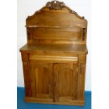 VICTORIAN CARVED WALNUT CHIFFONIER WITH A SHELF ABOVE DRAWER AND TWO PANELLED DOORS ON A PLINTH BASE