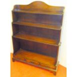 MAHOGANY FOUR TIER WATERFALL BOOKCASE WITH THREE SMALL DRAWERS IN THE BASE (140 cm x 104 cm x 32