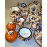 A GOOD QUANTITY OF JAPANESE IMARI PORCELAIN INCLUDING BOTTLE VASES, JARS AND COVERS, PLATES AND