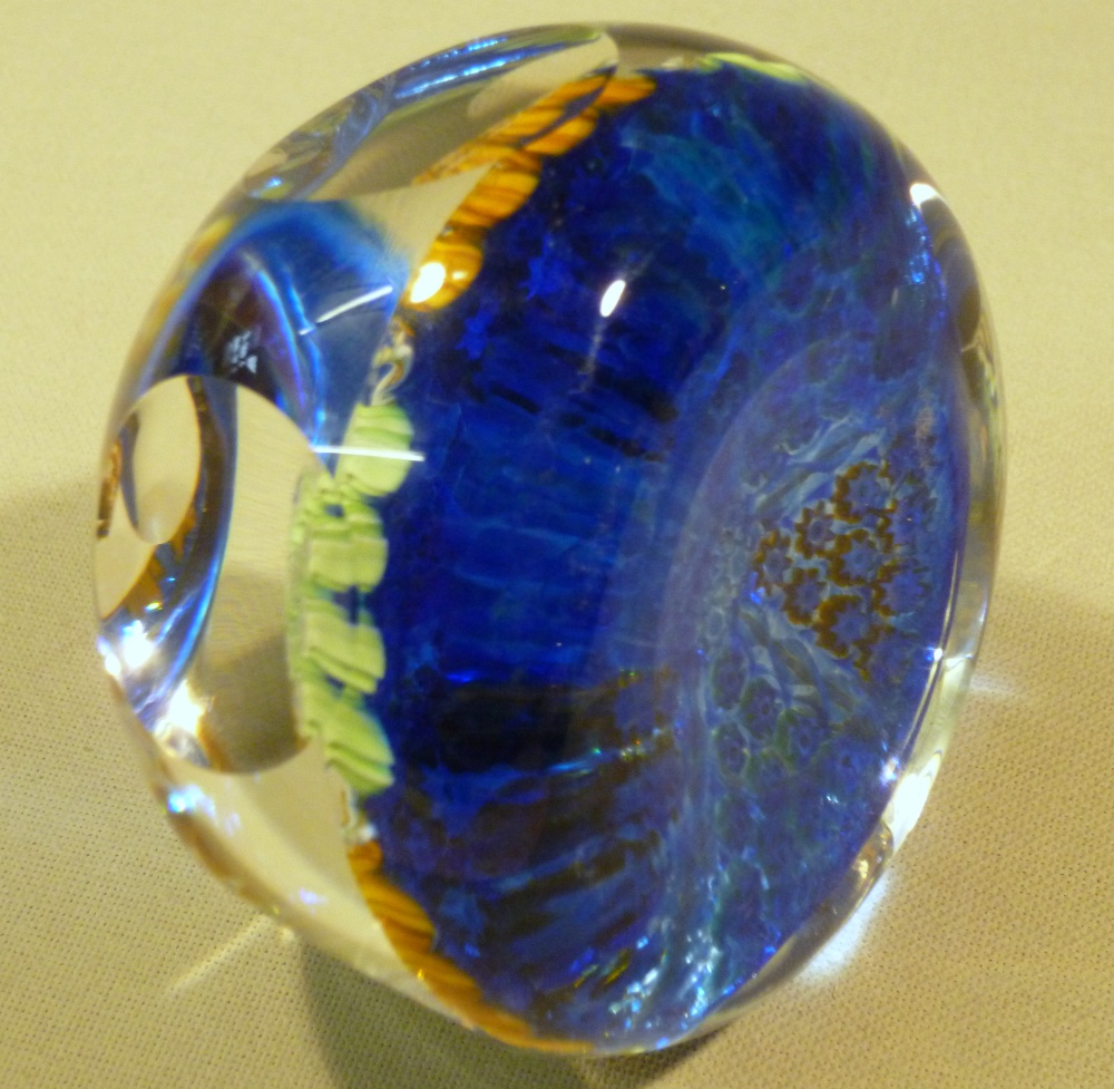 SIX GLASS PAPERWEIGHTS INCLUDING A CLICHY STYLE SWIRL WEIGHT, A WHITEFRIARS WEIGHT WITH PRINTY'S AND - Image 15 of 15