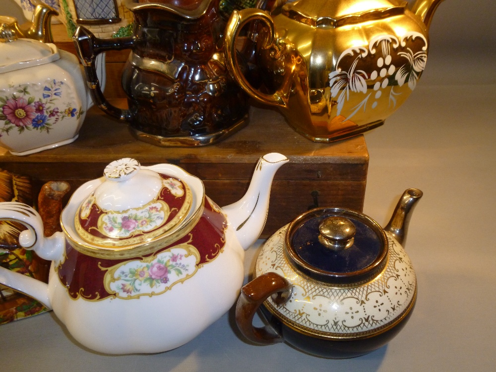 LARGE TEAPOT COLLECTION [23] - Image 6 of 13