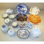 MIXED LOT OF CERAMICS AND GLASS INCLUDING BLUE AND WHITE, JAPANESE PORCELAIN, HORNSEA POTTERY AND