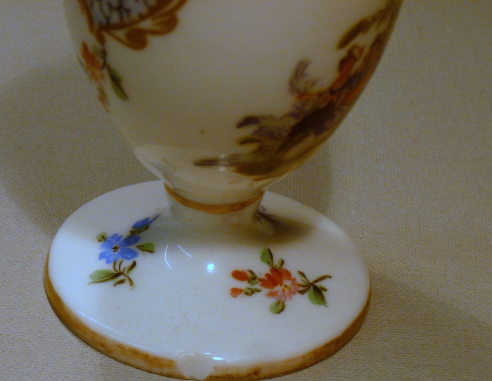 COLLECTION OF 16 EGG CUPS INCLUDING ONE POSSIBLY MEISSEN AND A SET OF FIVE COLOURED EGG CUPS WITH - Image 10 of 15