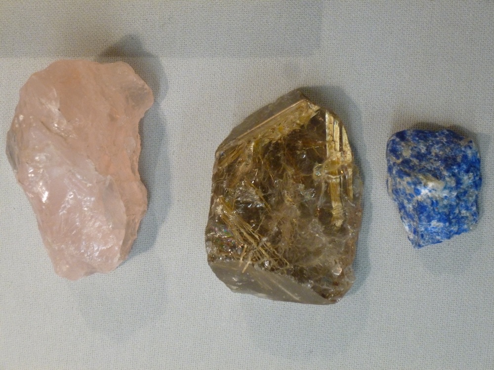 COLLECTION OF SEMI-PRECIOUS STONES AND MINERALS INCLUDING RUBY, AQUAMARINE, JADE AND AMETHYST. - Image 4 of 6