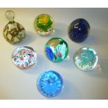 SEVEN GLASS  PAPERWEIGHTS INCLUDING MDINA, A MILLEFIORE WEIGHT AND TWO WEIGHTS WITH FLORAL