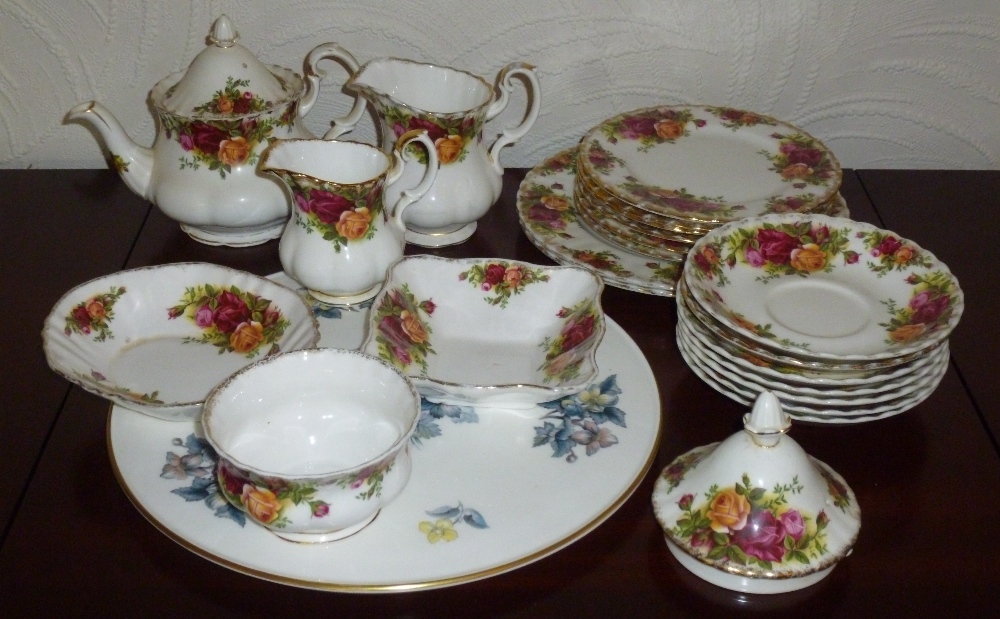 ROYAL ALBERT OLD COUNTRY ROSE PART TEA SET OF 21 PIECES AND A WORCESTER CAKE PLATE [22]