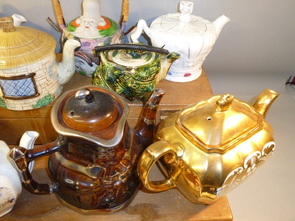 LARGE TEAPOT COLLECTION [23] - Image 4 of 13