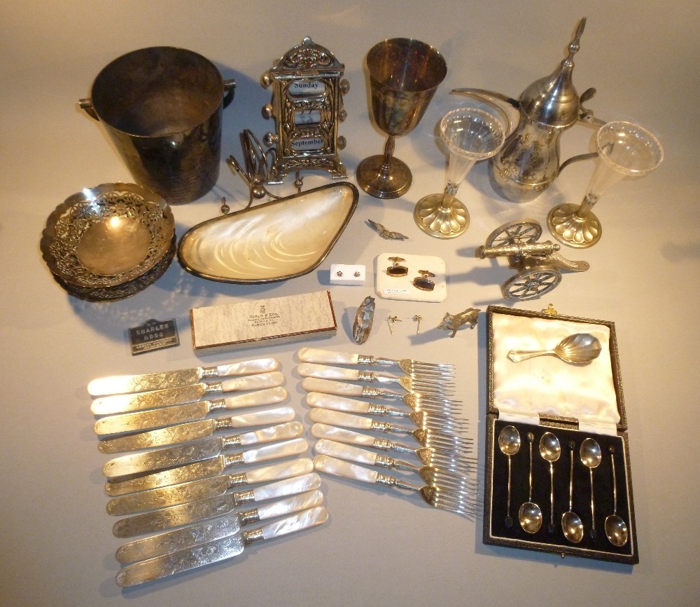 SILVER PLATED OYSTER DISH AND OTHER PLATED ITEMS. ALSO A DESK CALENDAR, DESK ORNAMENT OF A CANON