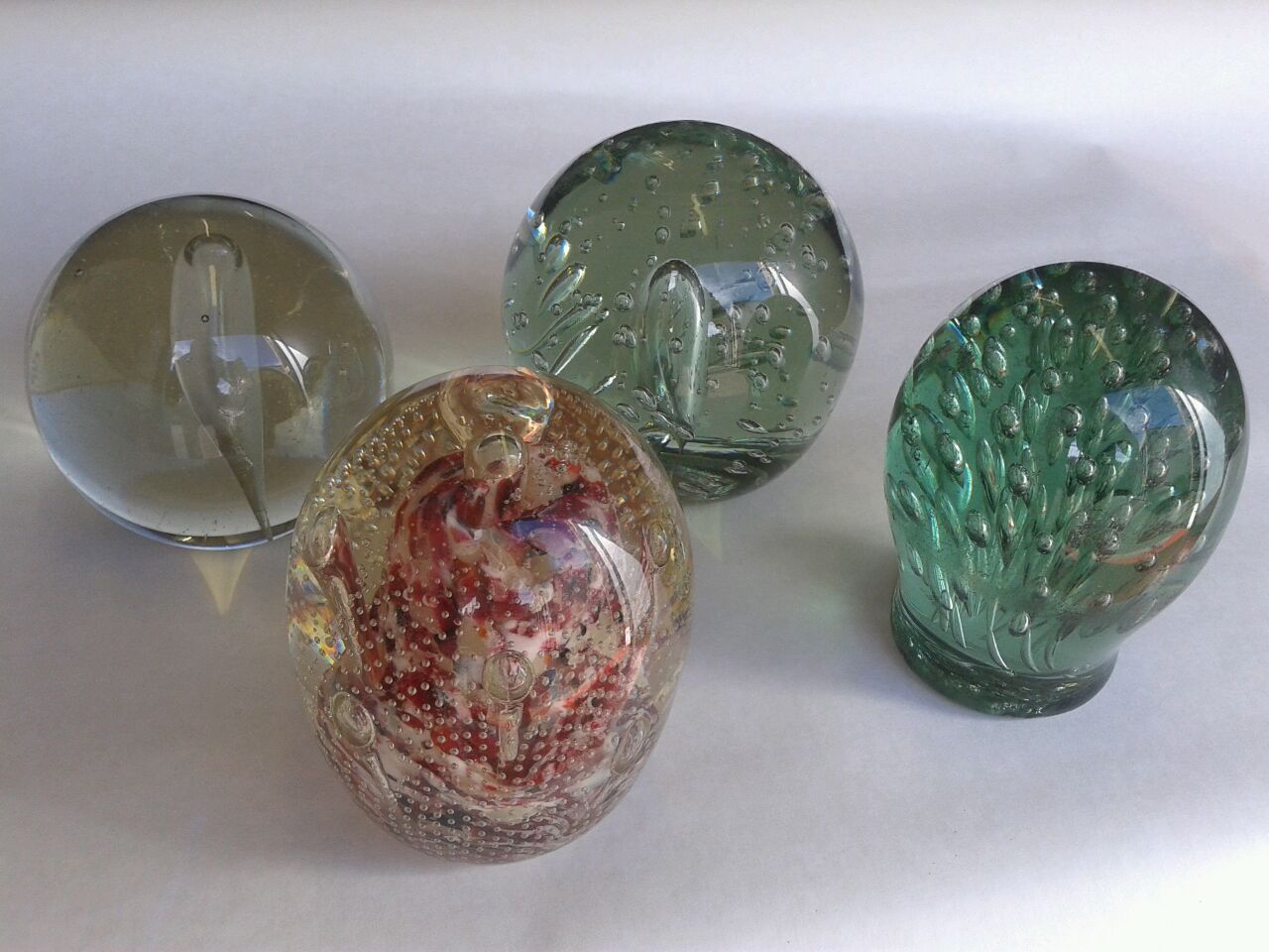 TWO VICTORIAN GREEN GLASS DUMPS WITH TAPERING BUBBLES/INCLUSIONS, A CLEAR GLASS DUMP WITH BLACK, RED - Image 2 of 3