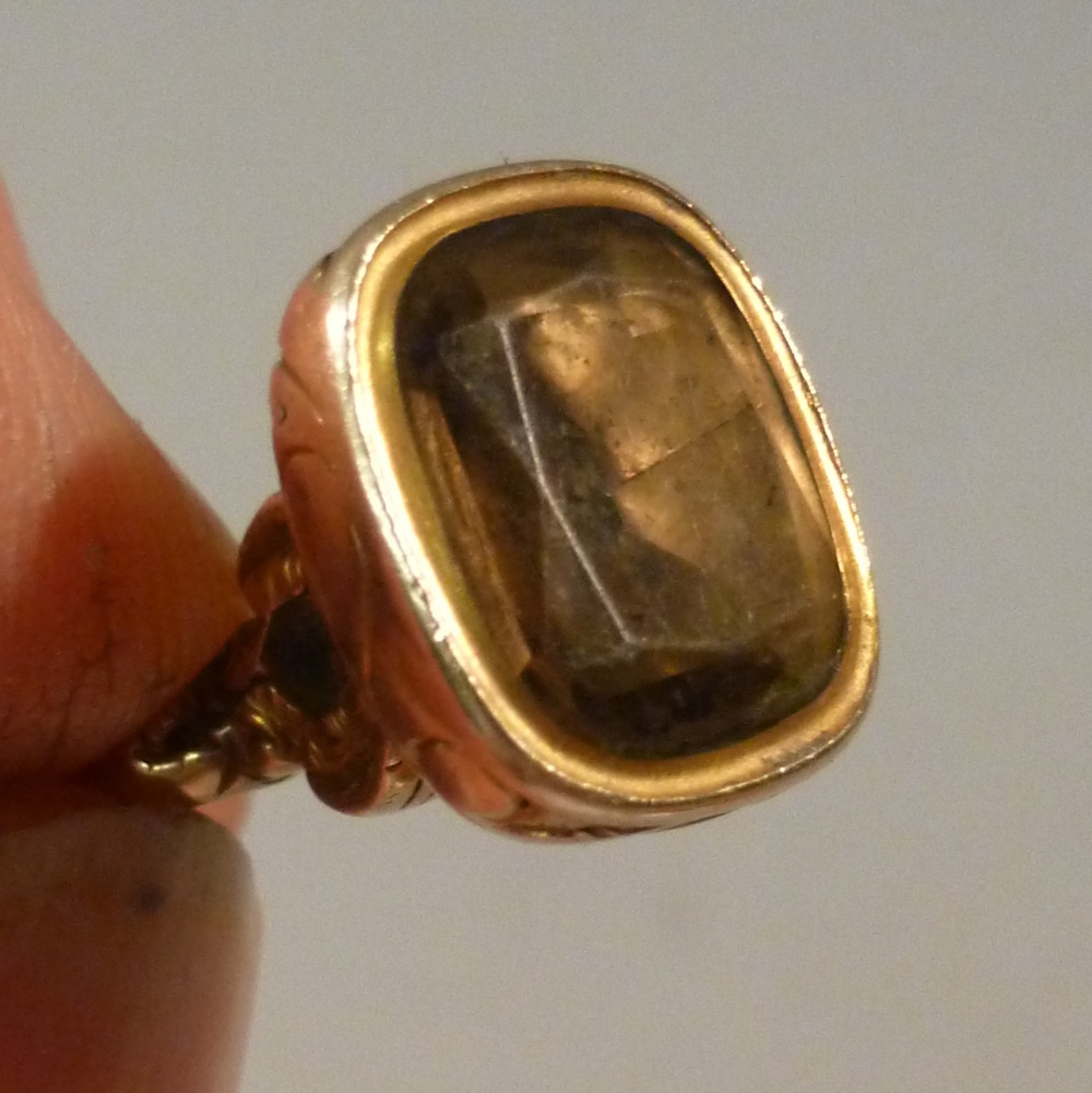 REGENCY LADIES GOLD SEAL WITH AN INSET SMOKEY TINTED STONE (3.7g GROSS) - Image 3 of 3