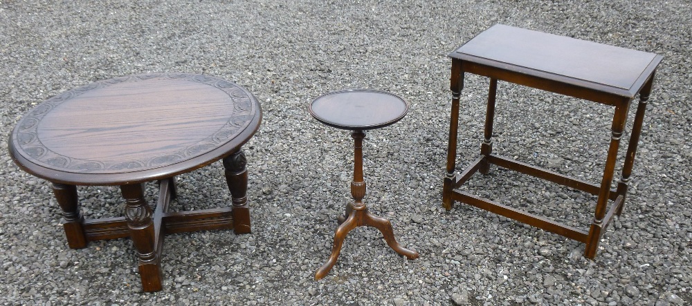 BEECH CIRCULAR COFFEE TABLE WITH INCISED ARCH AND FOLIATE DESIGN TO TOP, ON FOUR ORNATE TURNED