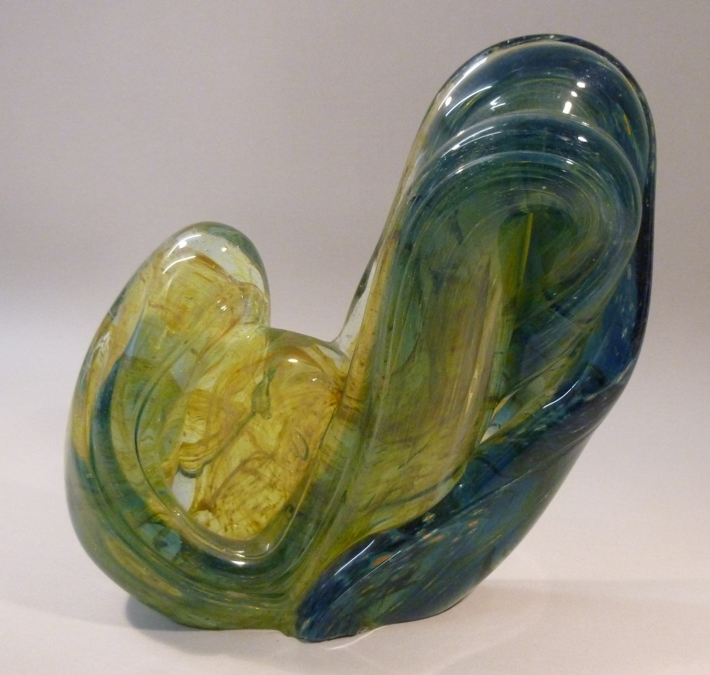 FOUR PIECES OF COLOURED GLASS INC. MDINA WAVE PATTERN SCULPTURE (H: 22 cm), MURANO POODLE (H: 25 - Image 9 of 10