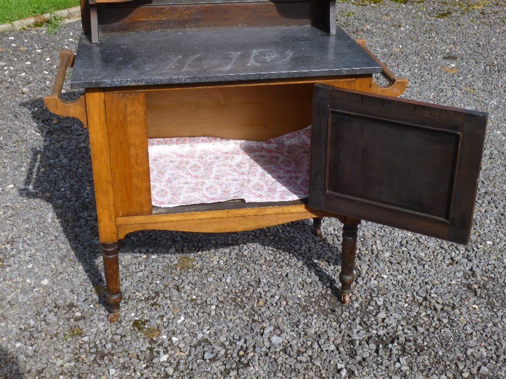 ARTS AND CRAFTS STAINED BEECH WASHSTAND WITH FOUR MULTI-COLOURED TILES - Image 5 of 5