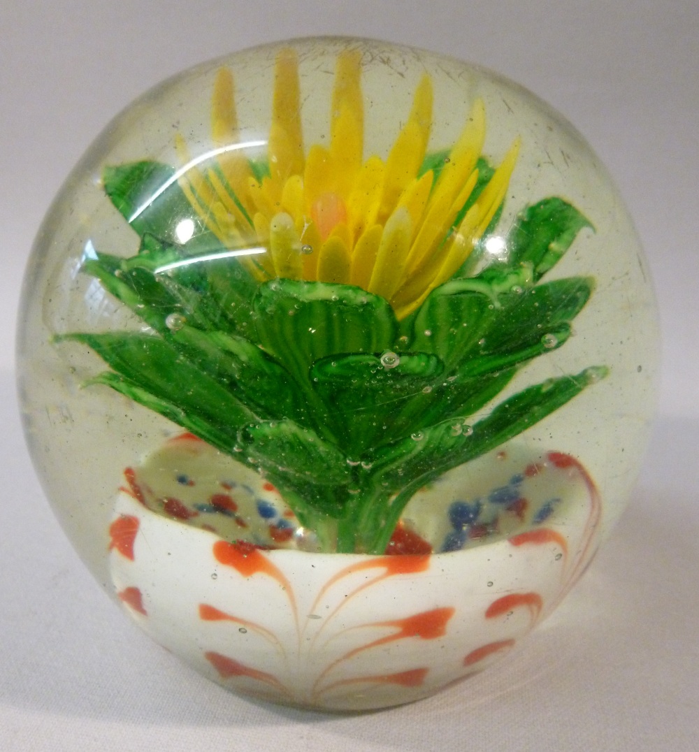 SEVEN GLASS  PAPERWEIGHTS INCLUDING MDINA, A MILLEFIORE WEIGHT AND TWO WEIGHTS WITH FLORAL - Image 2 of 8