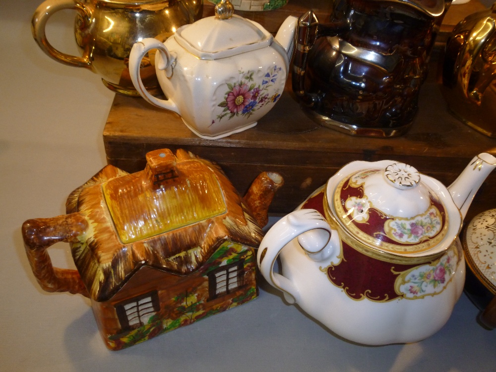 LARGE TEAPOT COLLECTION [23] - Image 5 of 13