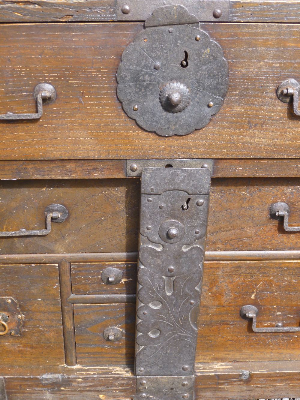 SMALL JAPANESE CHEST OF DRAWERS - Image 2 of 6