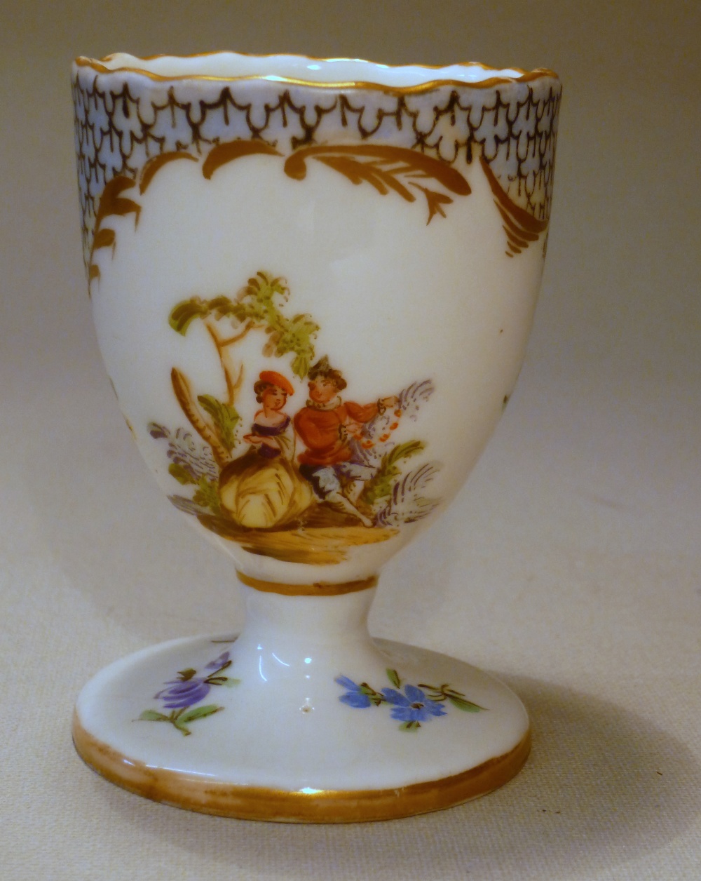 COLLECTION OF 16 EGG CUPS INCLUDING ONE POSSIBLY MEISSEN AND A SET OF FIVE COLOURED EGG CUPS WITH - Image 5 of 15