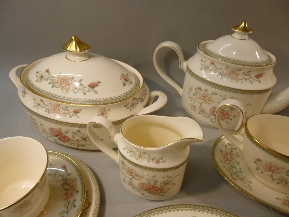 MINTON JASMINE PART DINNER AND TEA/COFEE SET COMPRISING 13 x 27.2 cm PLATES, 8 x 20.5 cm PLATES, - Image 3 of 5