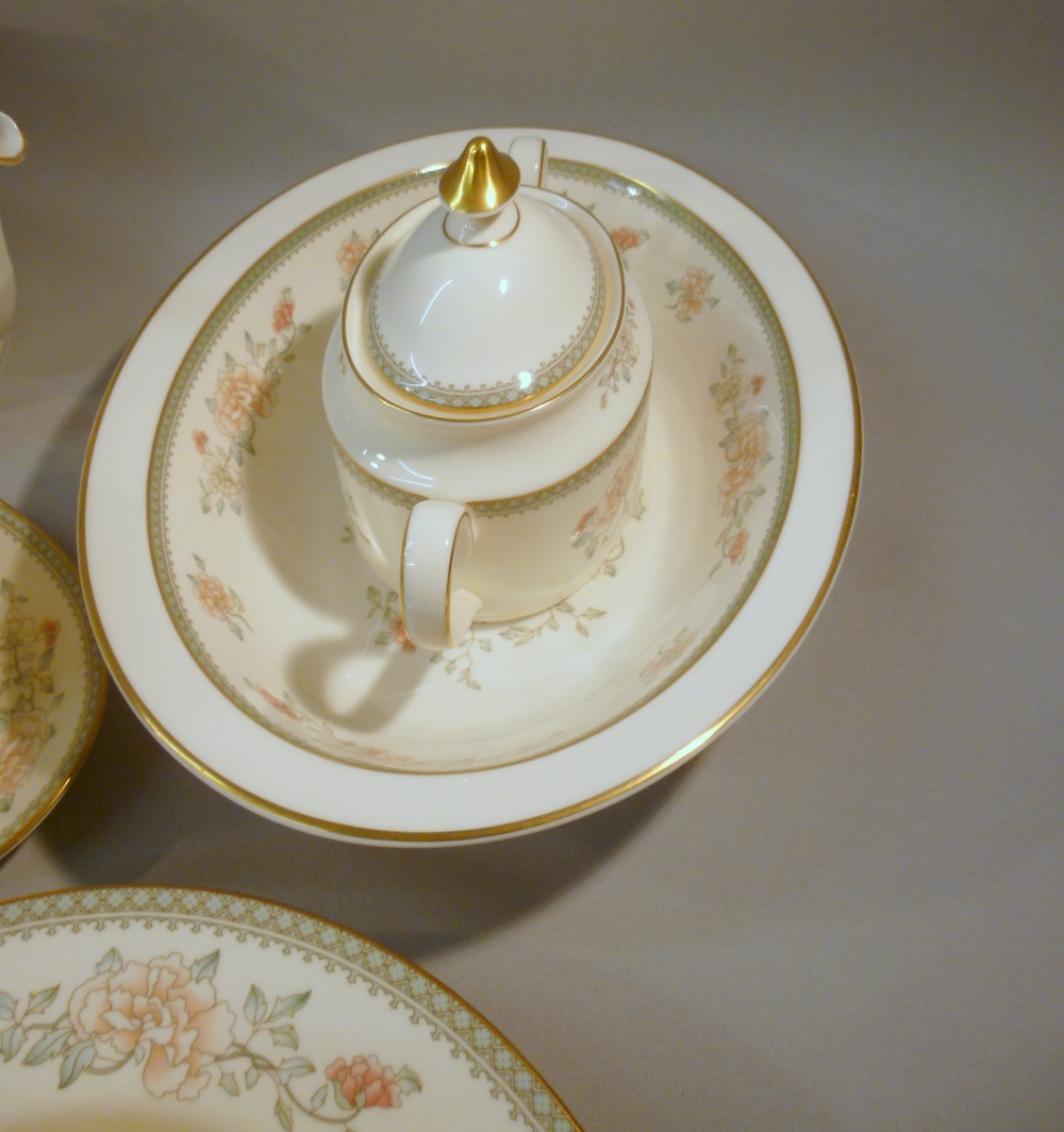 MINTON JASMINE PART DINNER AND TEA/COFEE SET COMPRISING 13 x 27.2 cm PLATES, 8 x 20.5 cm PLATES, - Image 5 of 5