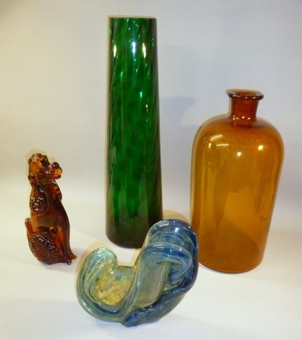 FOUR PIECES OF COLOURED GLASS INC. MDINA WAVE PATTERN SCULPTURE (H: 22 cm), MURANO POODLE (H: 25