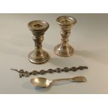 PAIR OF SILVER CANDLESTICKS WITH FILLED BASES, LONDON 1919 (UNCLEAR MAKER'S MARK) (H: 11 cm), SILVER