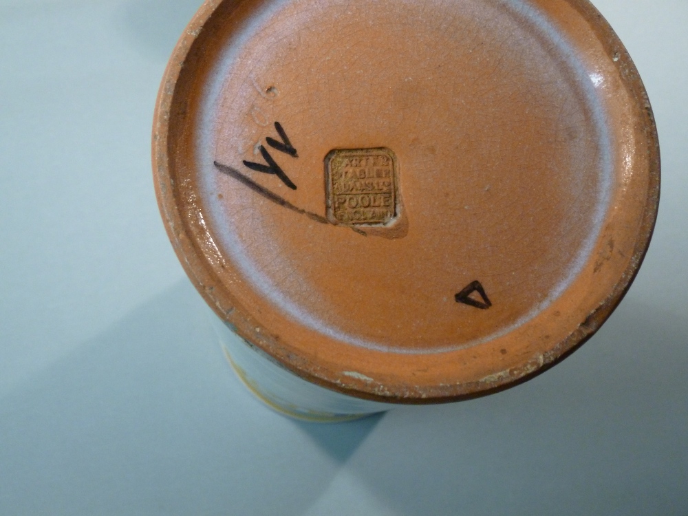 CARTER, STABLER, ADAMS LTD, POOLE, ENGLAND DECORATIVE VASE SIGNED YV WITH TRIANGLE FOR VERA BRIDLE - Image 3 of 5