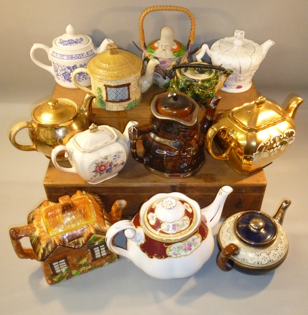 LARGE TEAPOT COLLECTION [23]