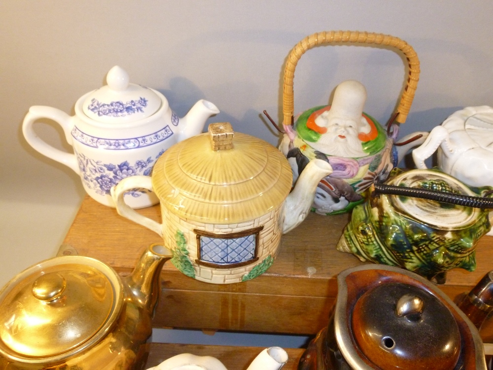 LARGE TEAPOT COLLECTION [23] - Image 3 of 13