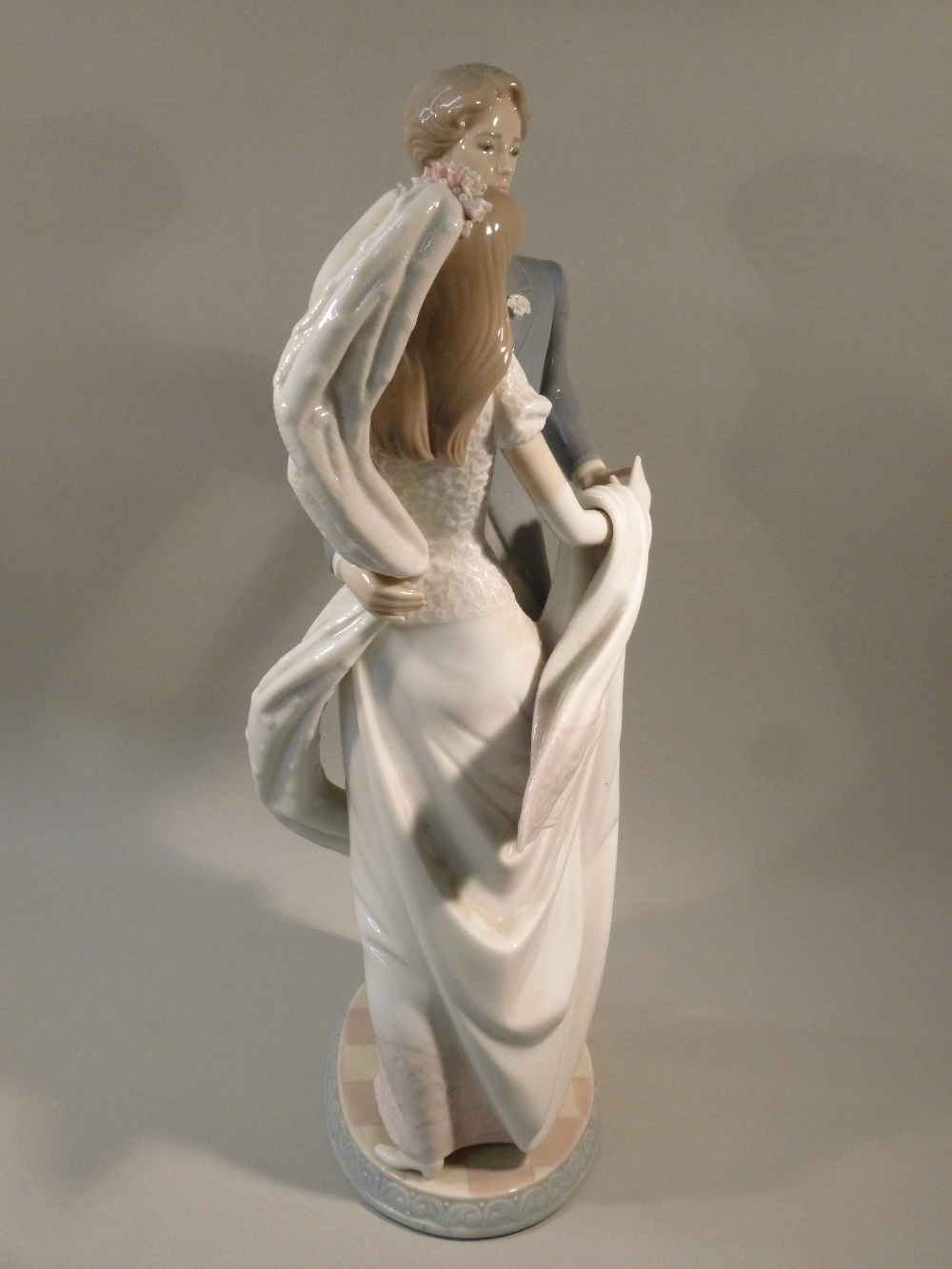 LARGE LLADRO FIGURE 'BRIDE & GROOM' 1528 (H: 37 cm) - Image 4 of 4