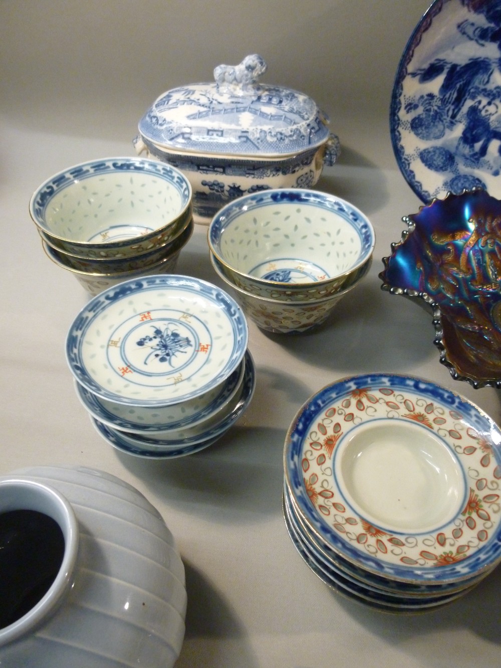 MIXED LOT OF CERAMICS AND GLASS INCLUDING BLUE AND WHITE, JAPANESE PORCELAIN, HORNSEA POTTERY AND - Image 8 of 10