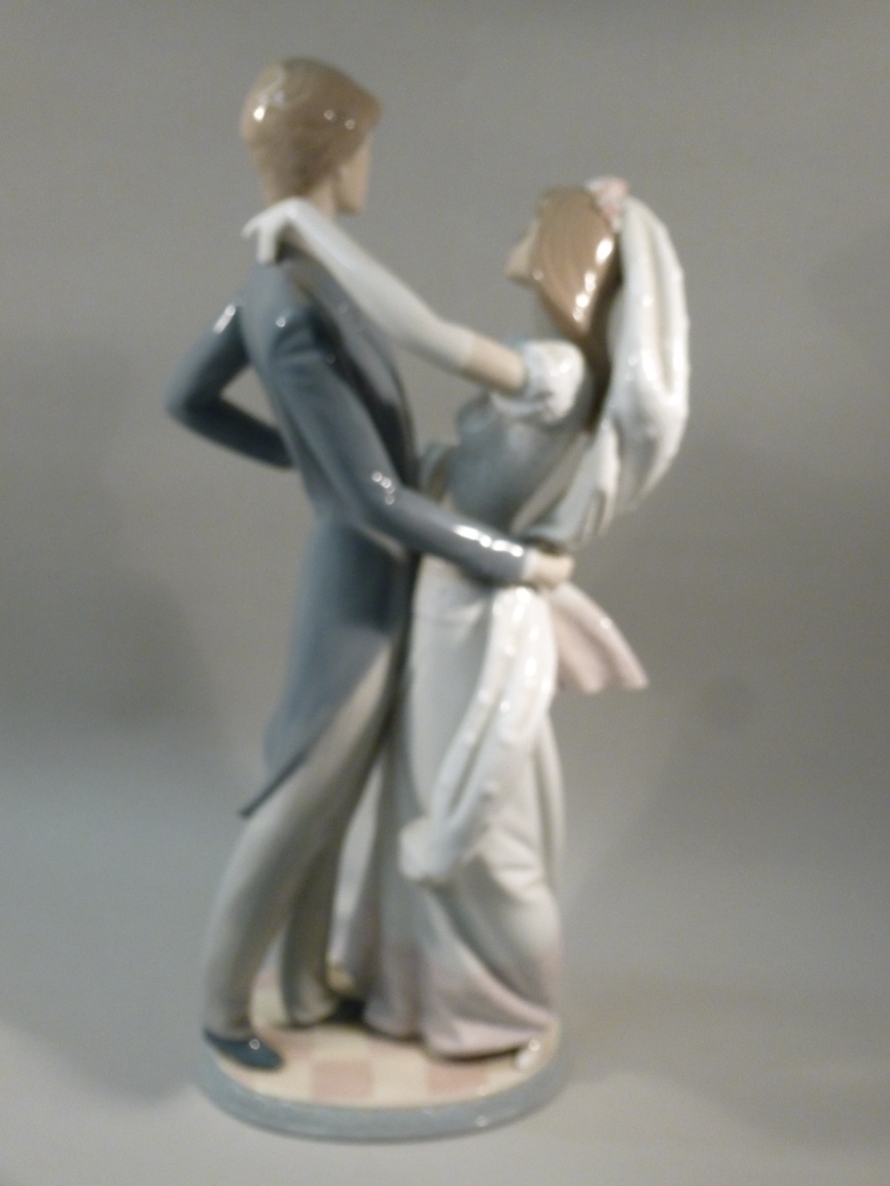 LARGE LLADRO FIGURE 'BRIDE & GROOM' 1528 (H: 37 cm) - Image 3 of 4