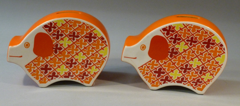 PAIR OF 1970's CARLTON WARE PIG MONEY BOXES (H: 11.5 cm) [2]