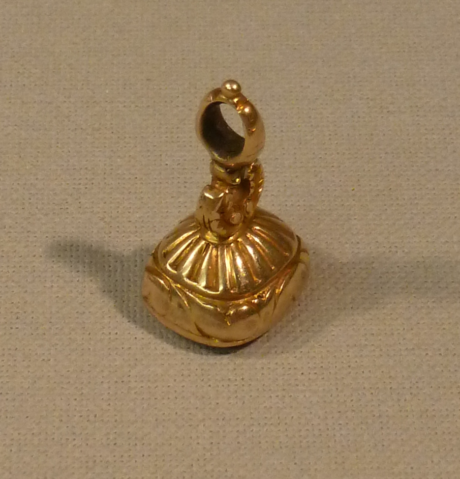 REGENCY LADIES GOLD SEAL WITH AN INSET SMOKEY TINTED STONE (3.7g GROSS)