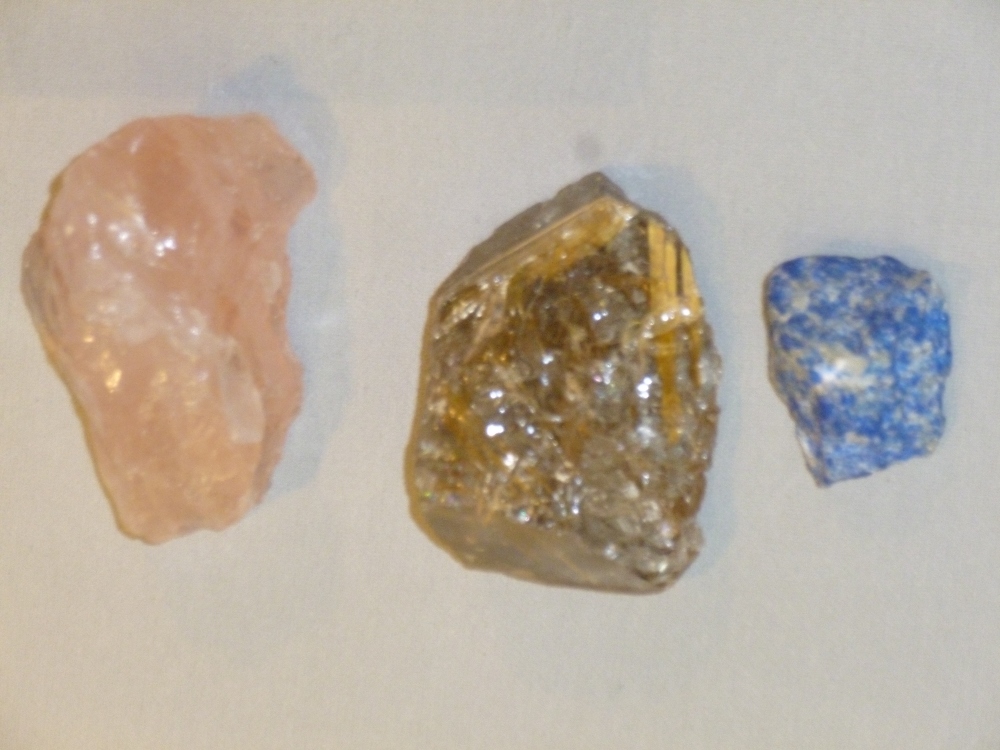 COLLECTION OF SEMI-PRECIOUS STONES AND MINERALS INCLUDING RUBY, AQUAMARINE, JADE AND AMETHYST. - Image 5 of 6