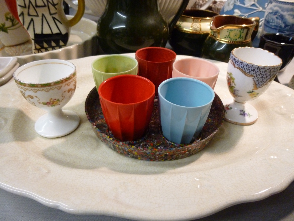 COLLECTION OF 16 EGG CUPS INCLUDING ONE POSSIBLY MEISSEN AND A SET OF FIVE COLOURED EGG CUPS WITH - Image 11 of 15