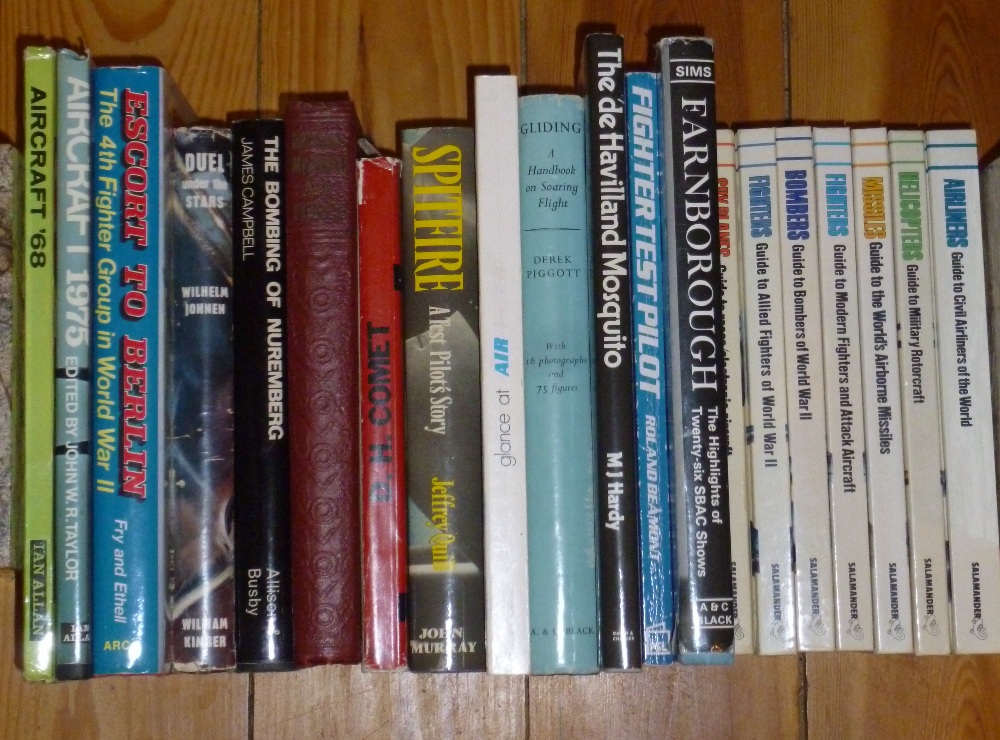 LARGE QUANTITY OF HISTORIC AVIATION BOOKS, MOSTLY HARDBACK INCLUDING JANE'S ALL THE WORLD'S AIRCRAFT - Bild 6 aus 7