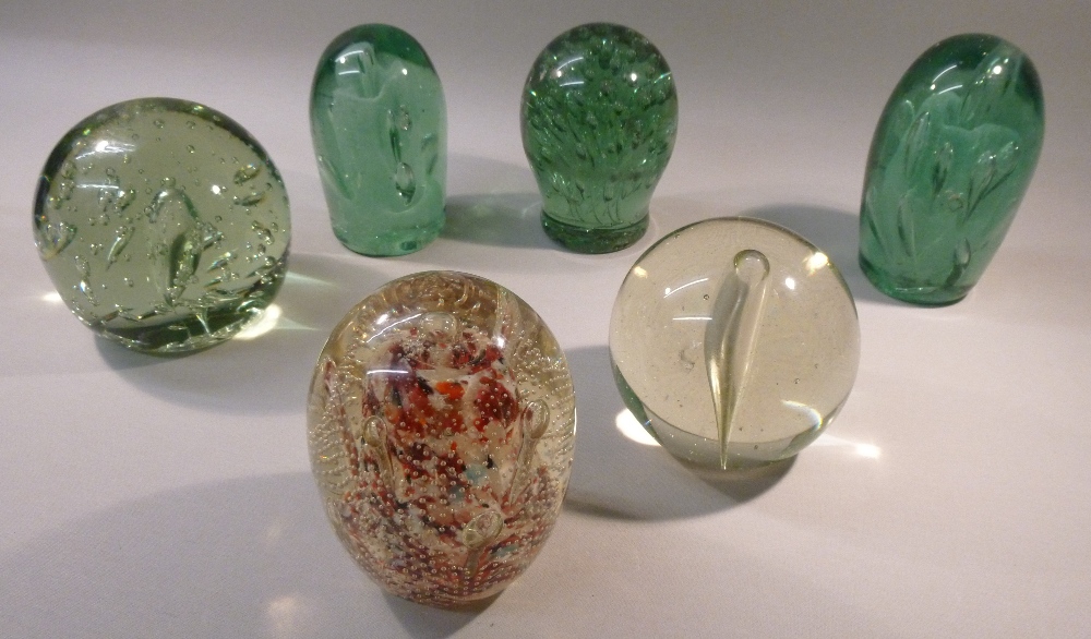 THREE VICTORIAN GREEN GLASS DUMPS OF OVOID FORM WITH BUBBLES/INCLUSIONS (TALLEST 14 cm), A VICTORIAN