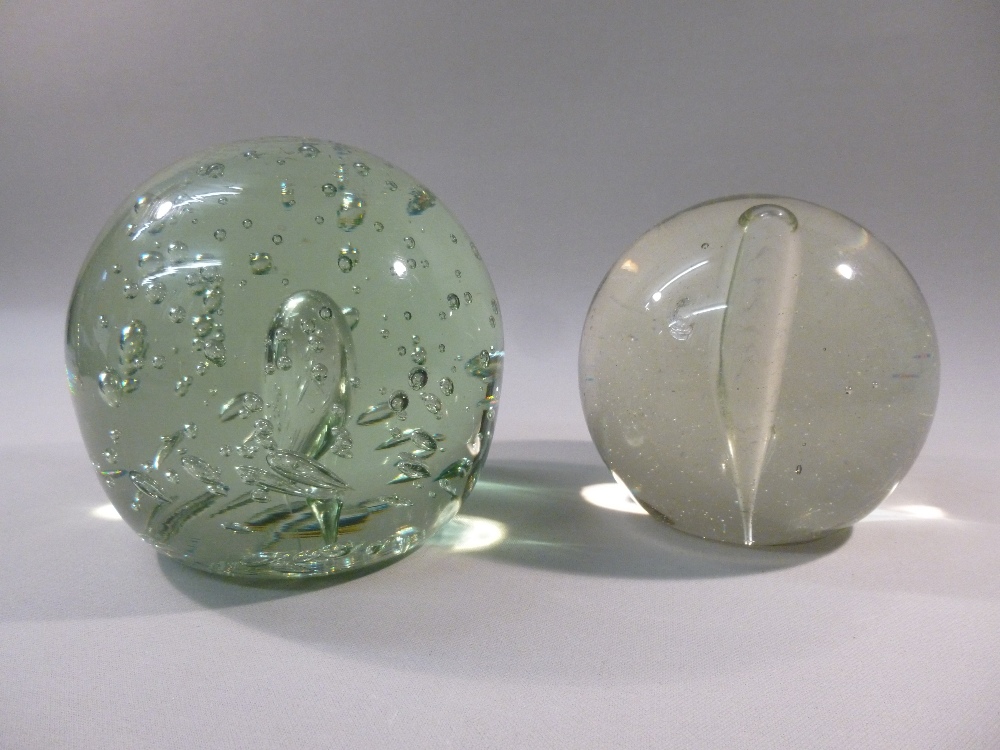 THREE VICTORIAN GREEN GLASS DUMPS OF OVOID FORM WITH BUBBLES/INCLUSIONS (TALLEST 14 cm), A VICTORIAN - Image 3 of 4