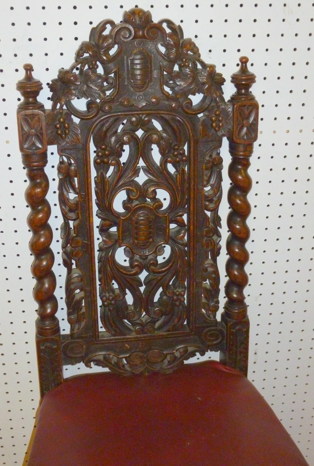 VICTORIAN CARVED OAK CHAIR WITH BARLEY TWIST LEGS AND CARVED AND PIERCED BACK. HEIGHT115CM, WIDTH - Bild 2 aus 5