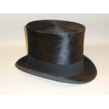 BLACK SILK GENTLEMAN'S TOP HAT 7 1/8'' HENRY HEATH LTD SUPER 3259 16/3/26, WITH BOX